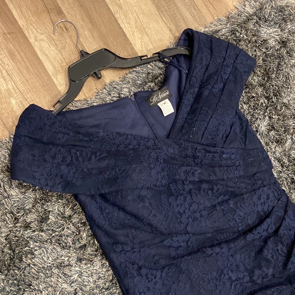 NWOT La Femme navy lace ruched gown - Picture 3 of 12